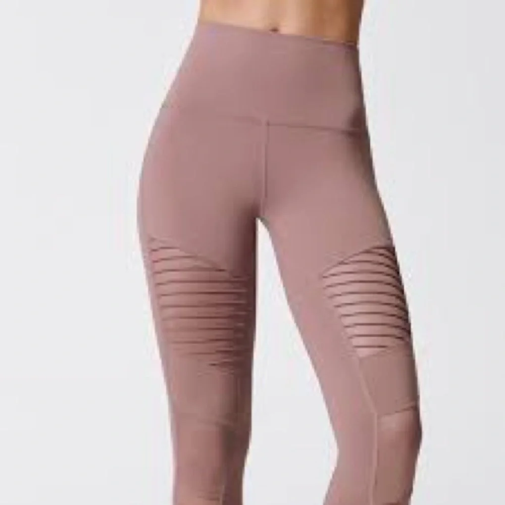 Alo Yoga High-Waist Moto Leggings Ribbed Mesh Paneling Mauve Size Small - Picture 11 of 11